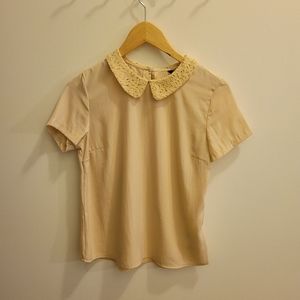 Short sleeve blouse with lacey collar detail